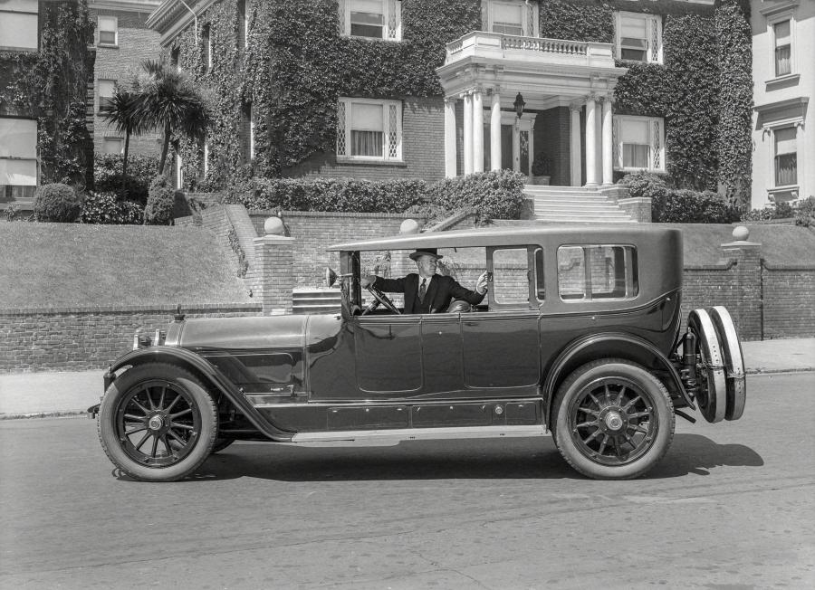  Locomobile Model 48 Touring with California Top 1920 года  (фото 1 из 1)